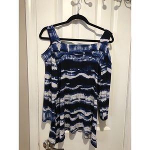 eve and maddie cold shoulder top L